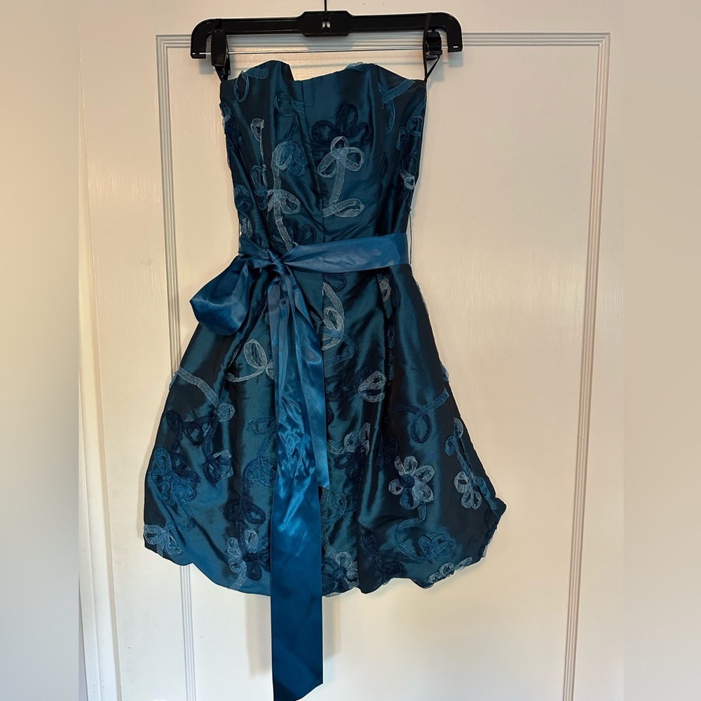 Cache strapless cocktail dress with belt, Size 2